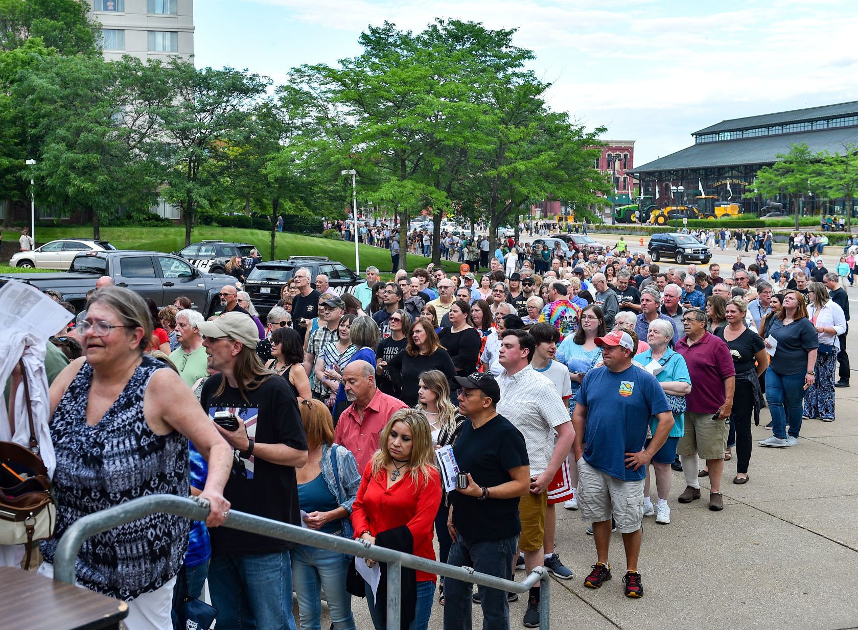 061219-McCartney-Fans-020a.jpg